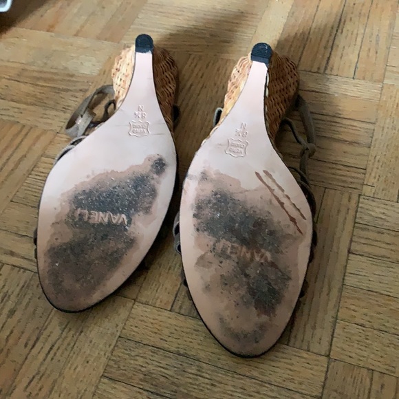 Ladies bronze sand led with a small kitten heel - Picture 2 of 2